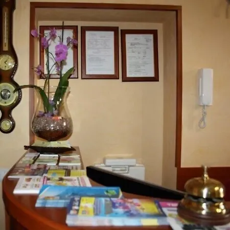 Termini Πανσιόν *